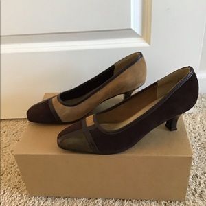 Magdesian brown beige suede heels size 10 vintage